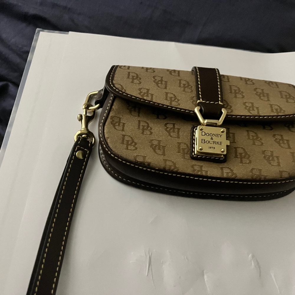 Dooney Bourke wristlet bag